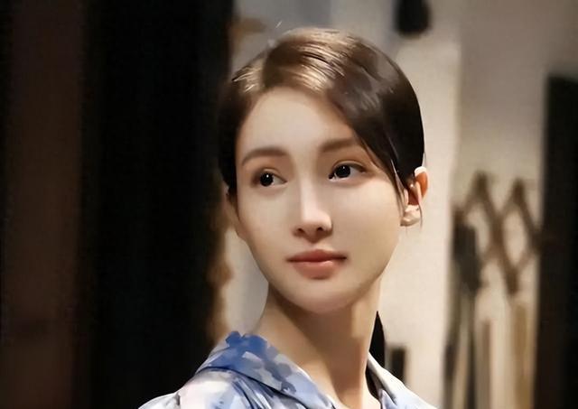 金晨早期与近期容貌对比
